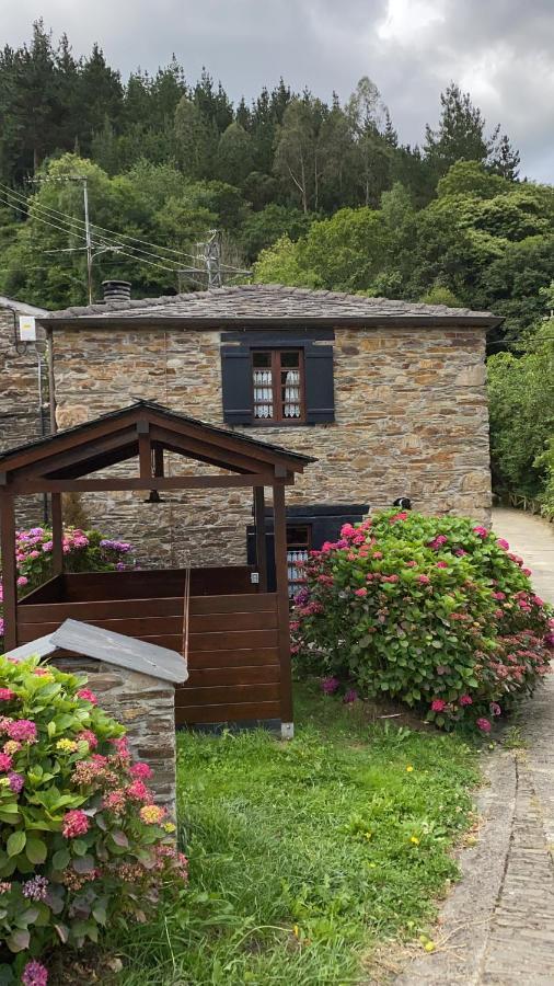 Casas Rurales Tareira En Taramundi Eksteriør bilde