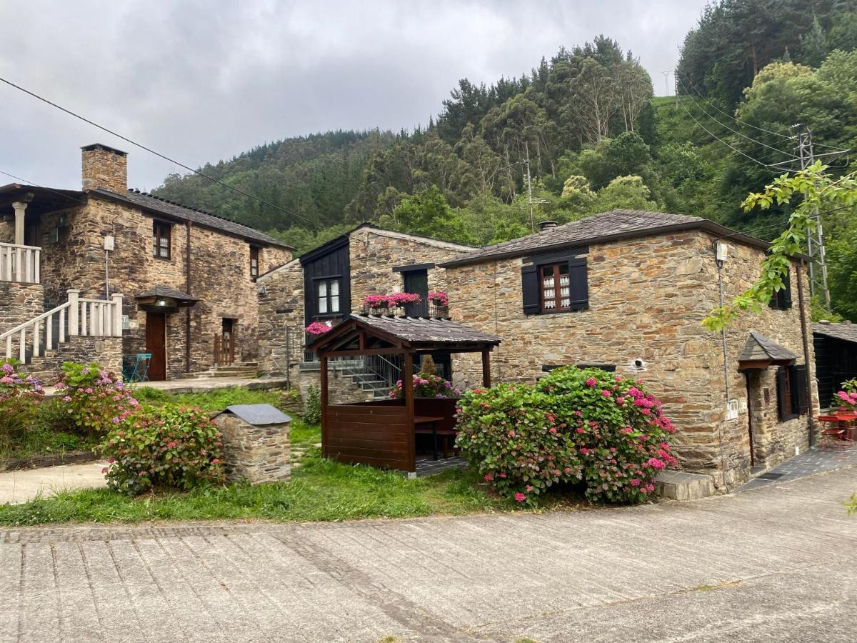 Casas Rurales Tareira En Taramundi Eksteriør bilde
